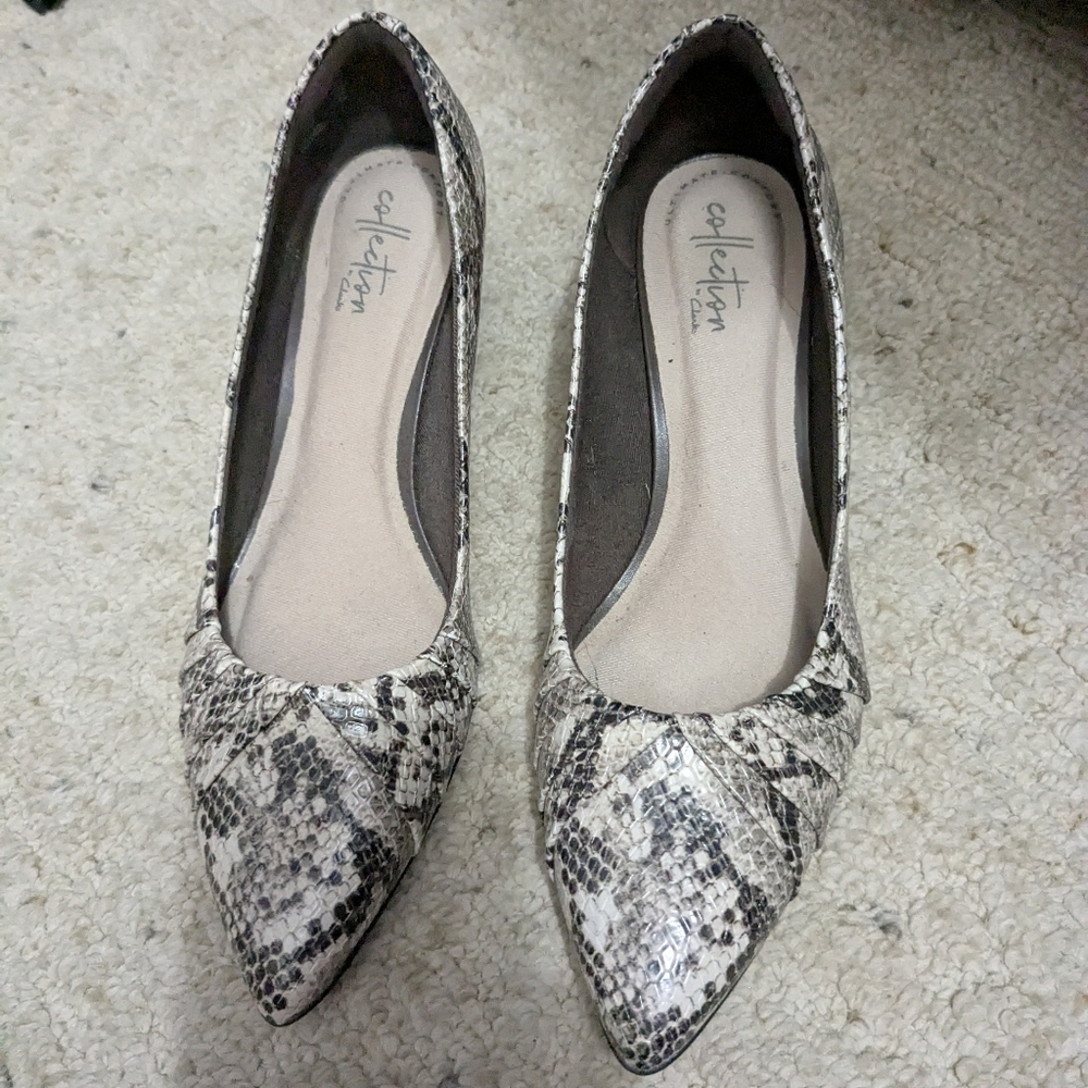 Clarks Linvale Crown Taupe Beige Snake Heels 7.5M